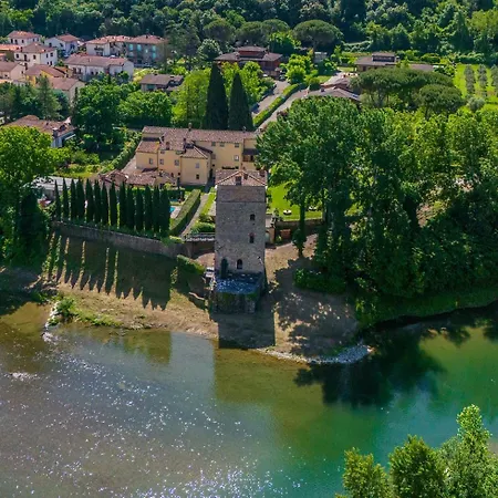 Santa Flora By Posarellivillas