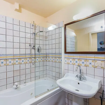 Santa Flora By Posarellivillas